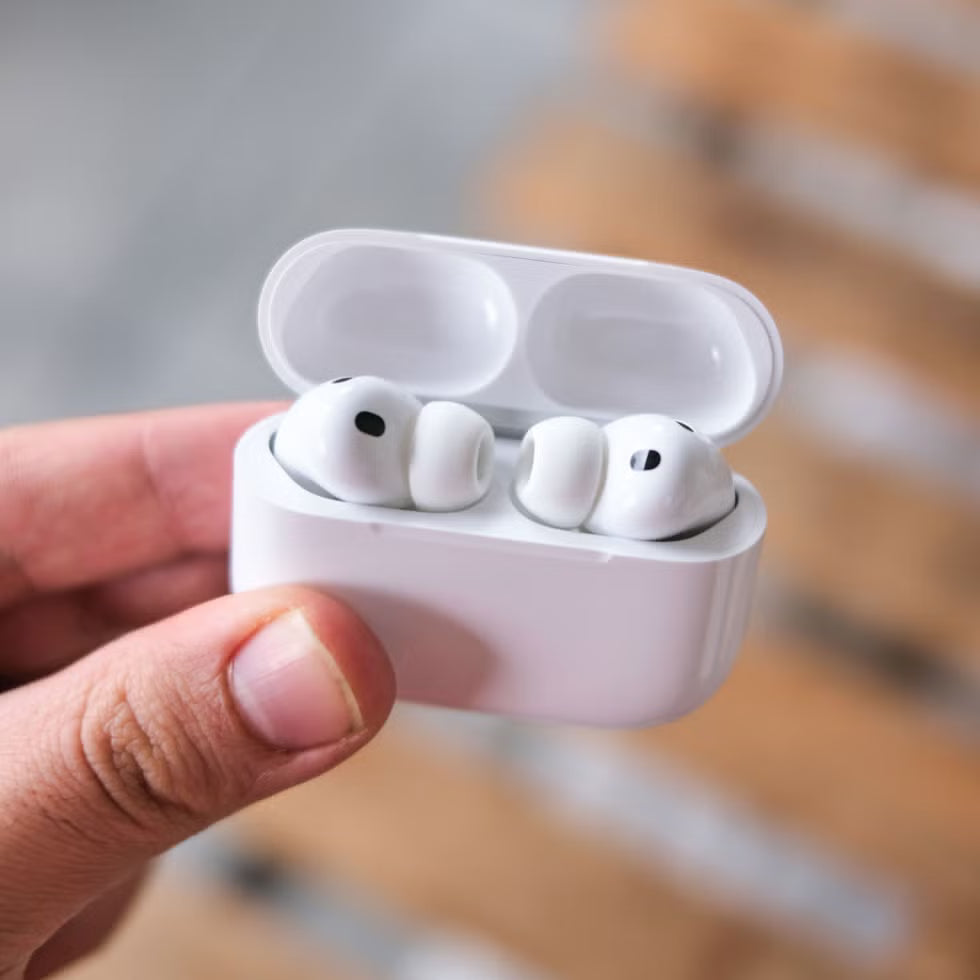Apple AirPods with Charging Case – Wireless, High-Fidelity Sound & Seamless Connectivity